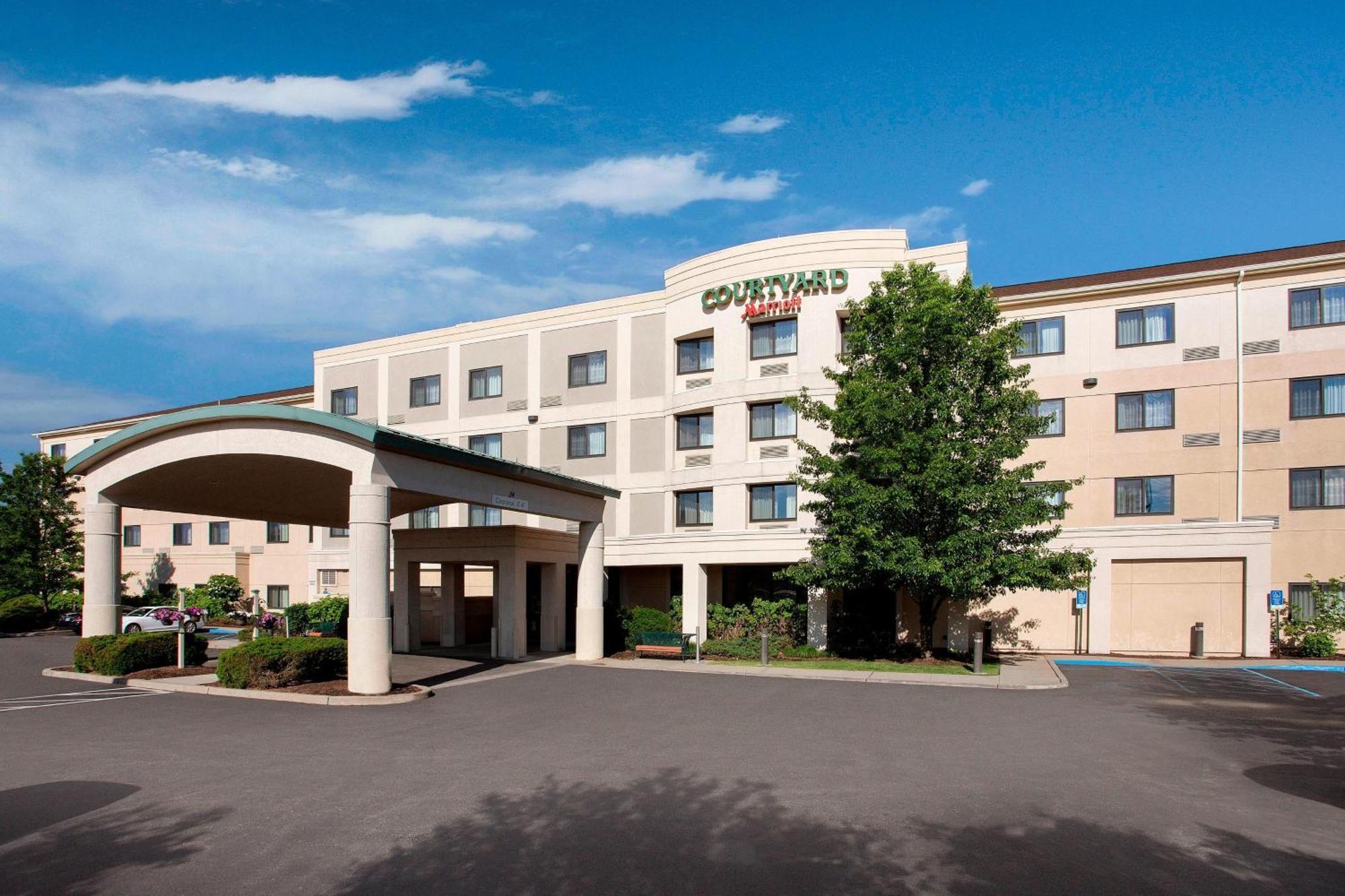 Hotel Courtyard By Marriott Goshen 3*